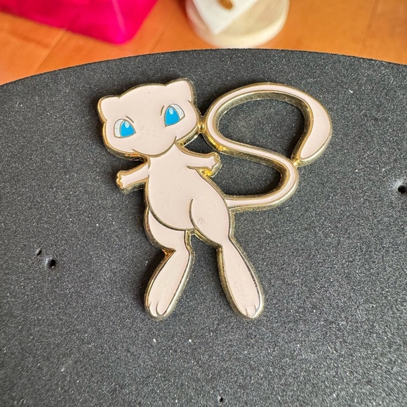 Cute Mew Enamel Pin - Picture 1 of 2